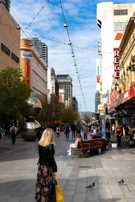 Central Getaway, On Rundle St Apartment *