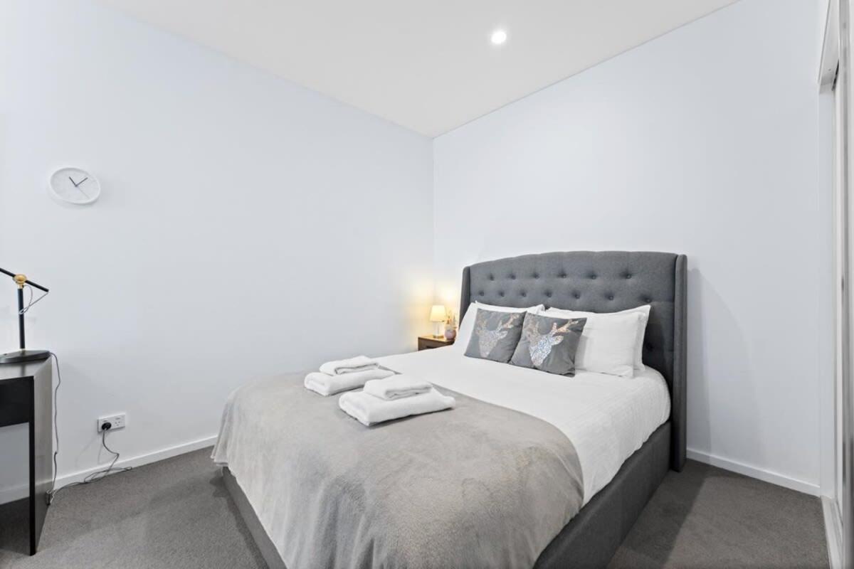 Journey To West Franklin Free Parking Pool Gym Apartment Adelaide