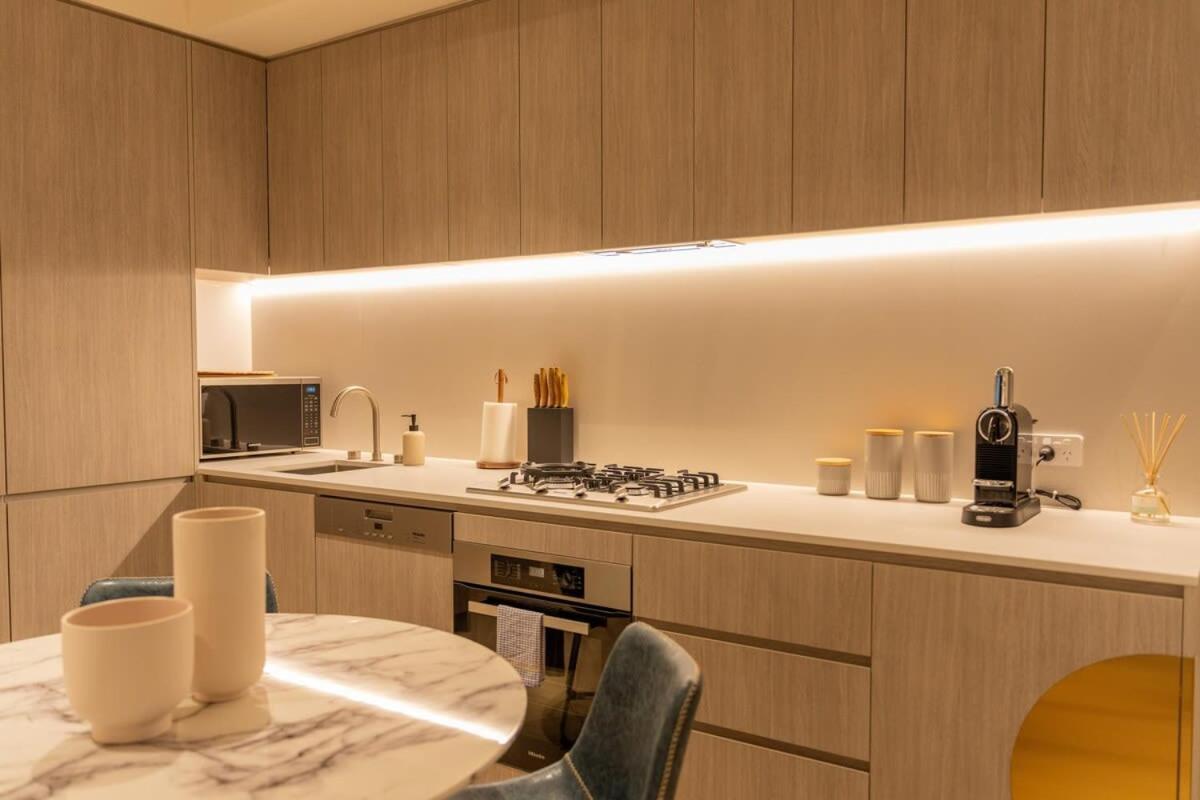 Pure Luxury Modern Heart Of Cbd Car Park Apartment *
