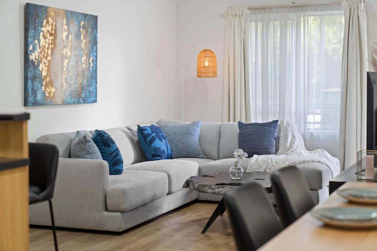 Hidden Gem Of Cbd - 3br Apt-free Parking-wifi Apartment