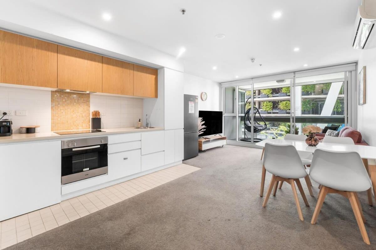 Comfy And Lovely Cbd 1br Apt -free Wi-fi Holiday home Adelaide