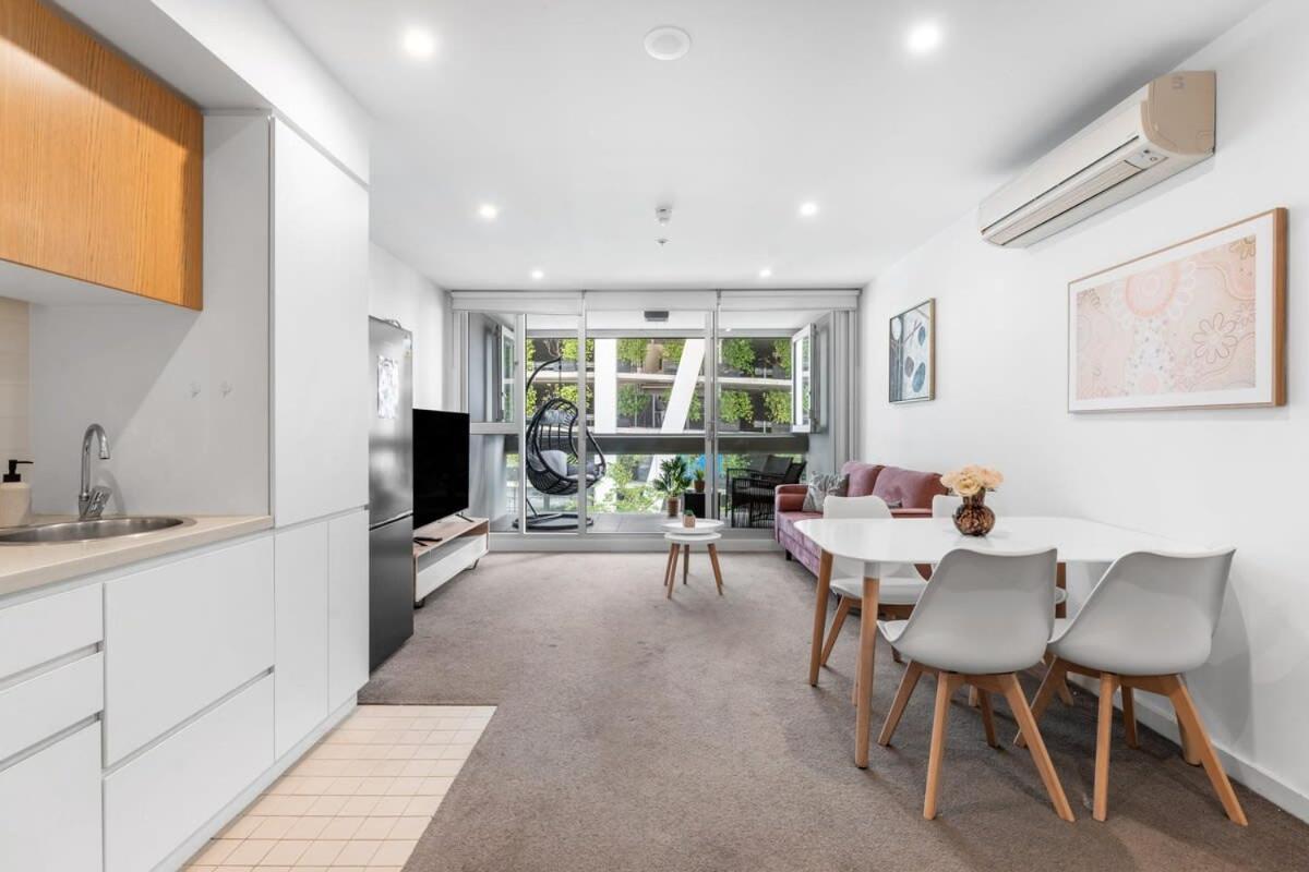 Comfy And Lovely Cbd 1br Apt -free Wi-fi Holiday home Adelaide