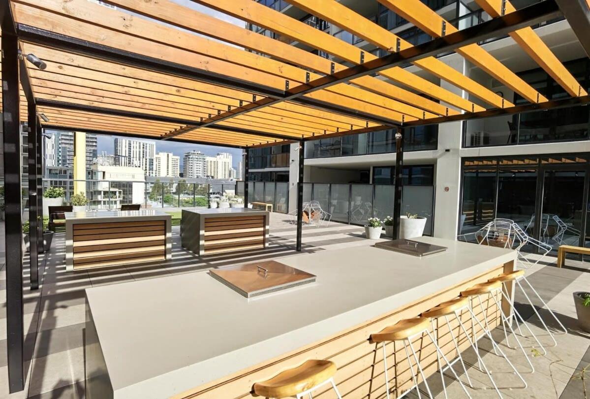 Journey To West Franklin Free Parking Pool Gym * Adelaide