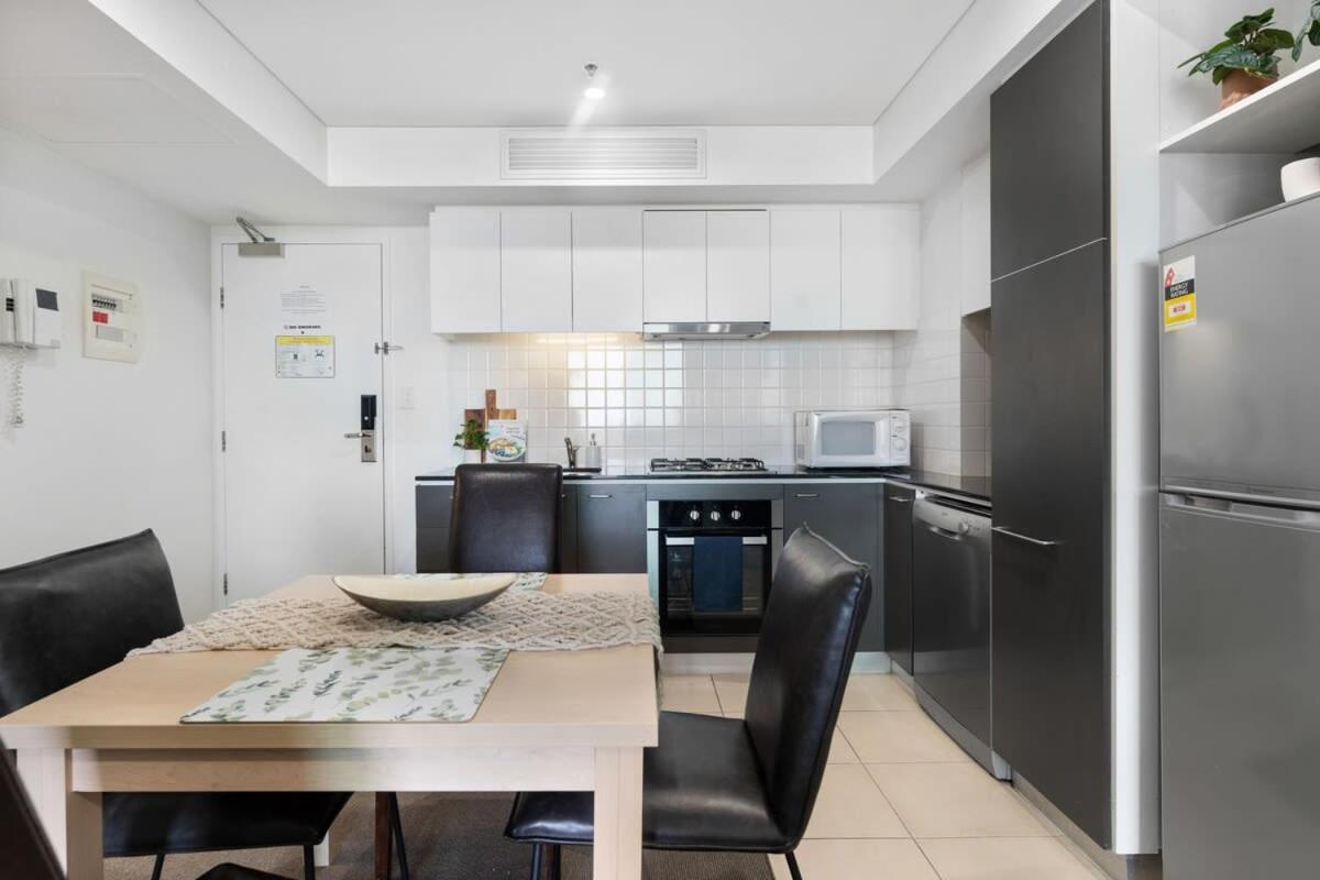 Cbd Modern 2br Free Parking Apartment