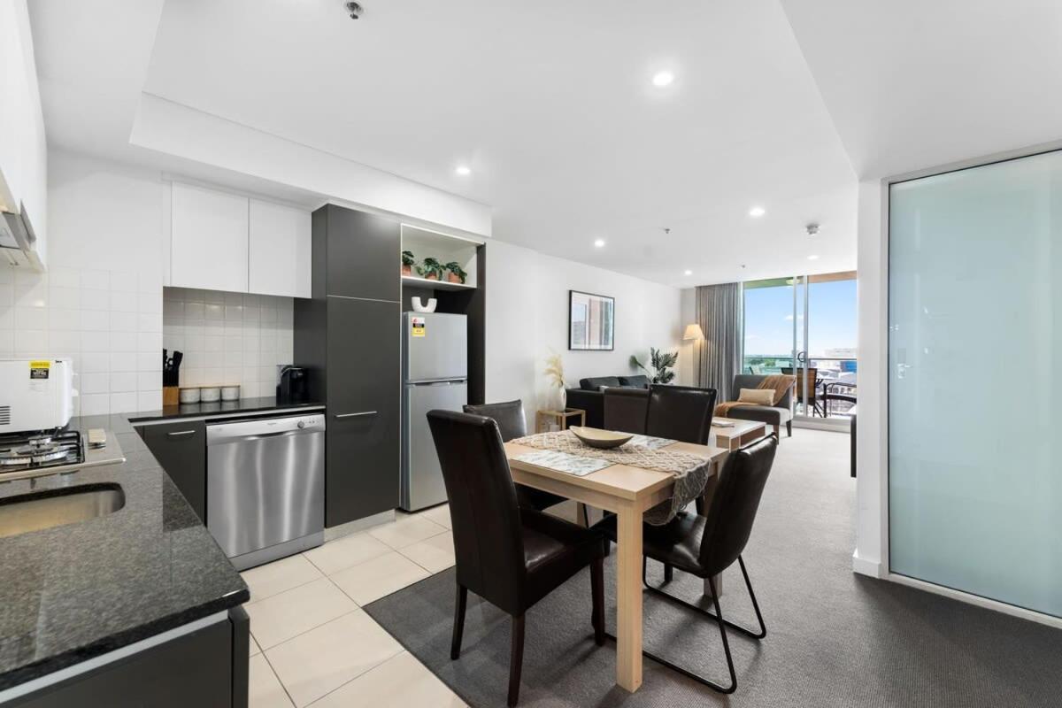 Cbd Modern 2br Free Parking Apartment