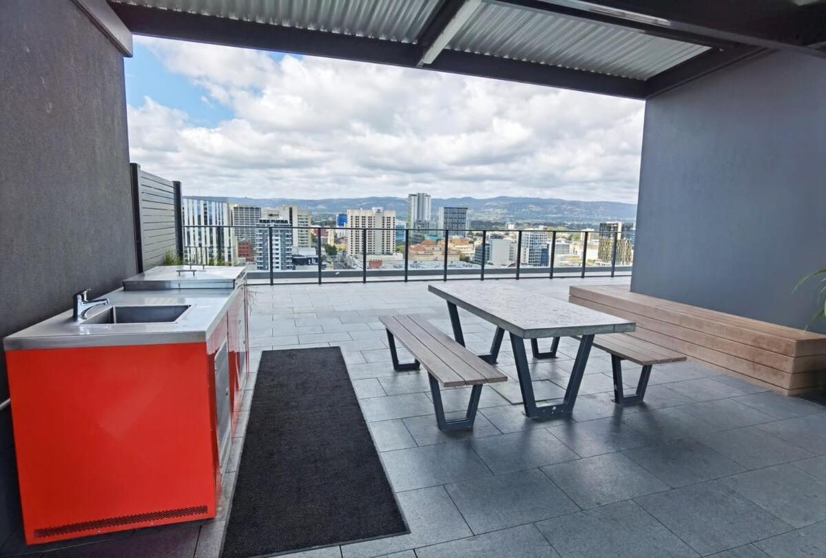 Walk To Market Parking Gym&pool View Apartment