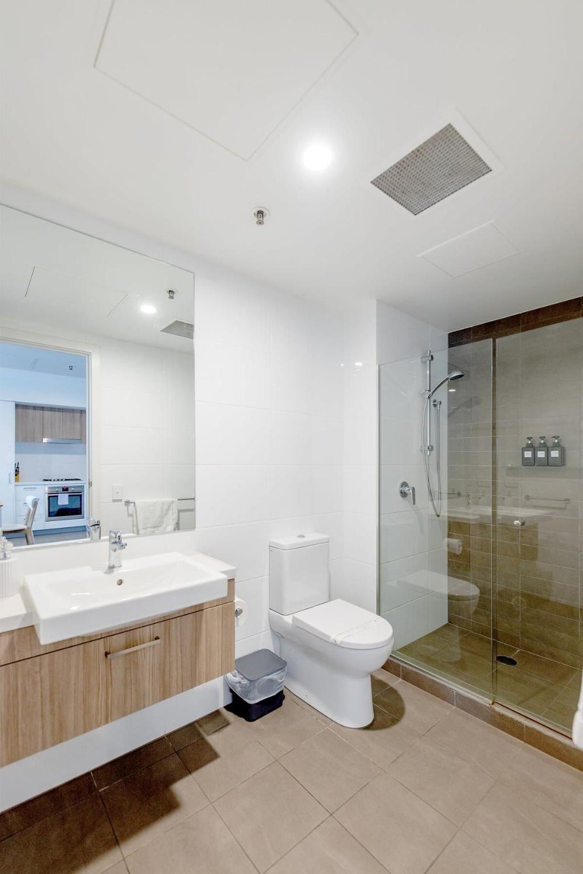 Apartment Walk To Market Parking Gym&pool View Adelaide