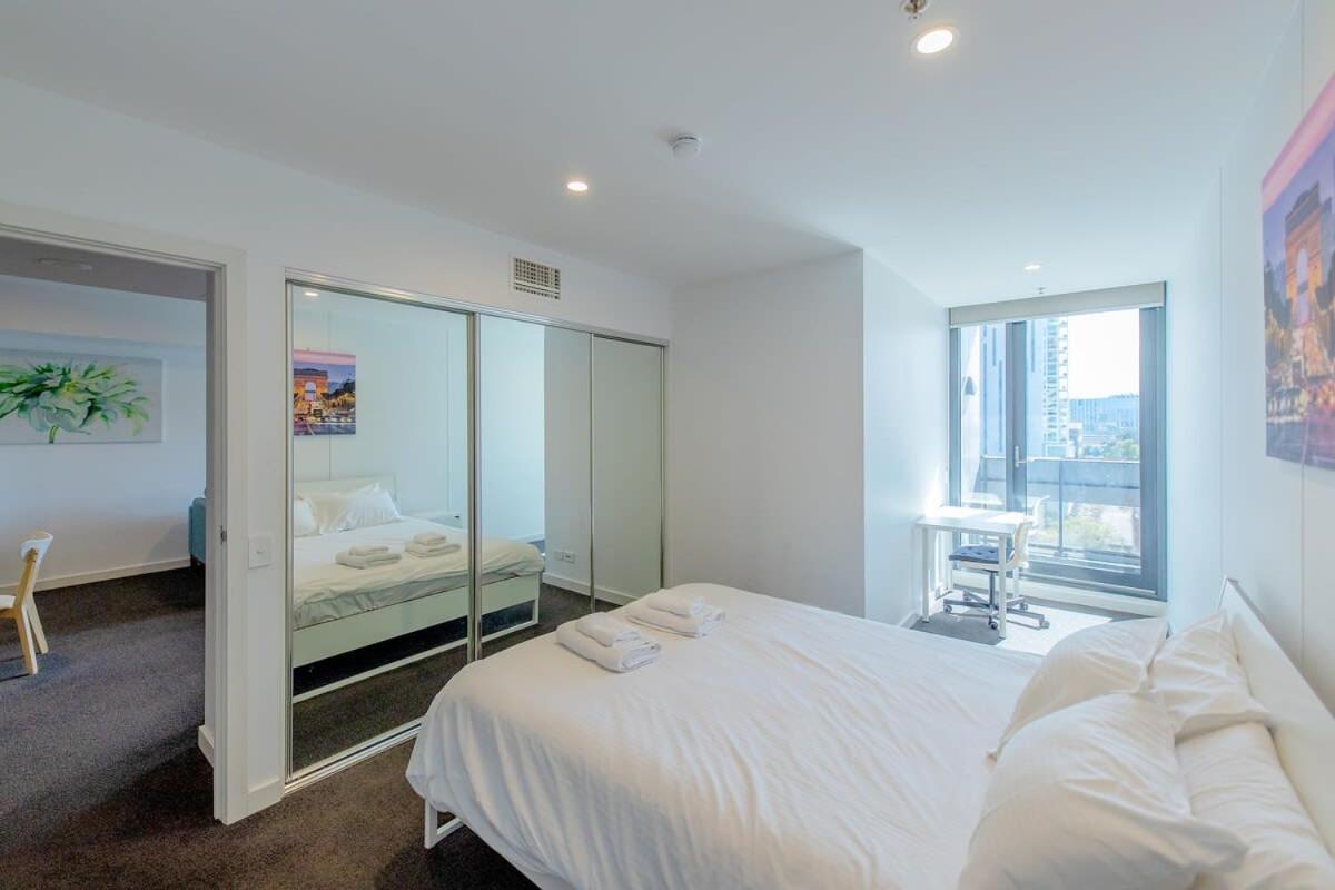 Walk To Market Parking Gym&pool View Apartment