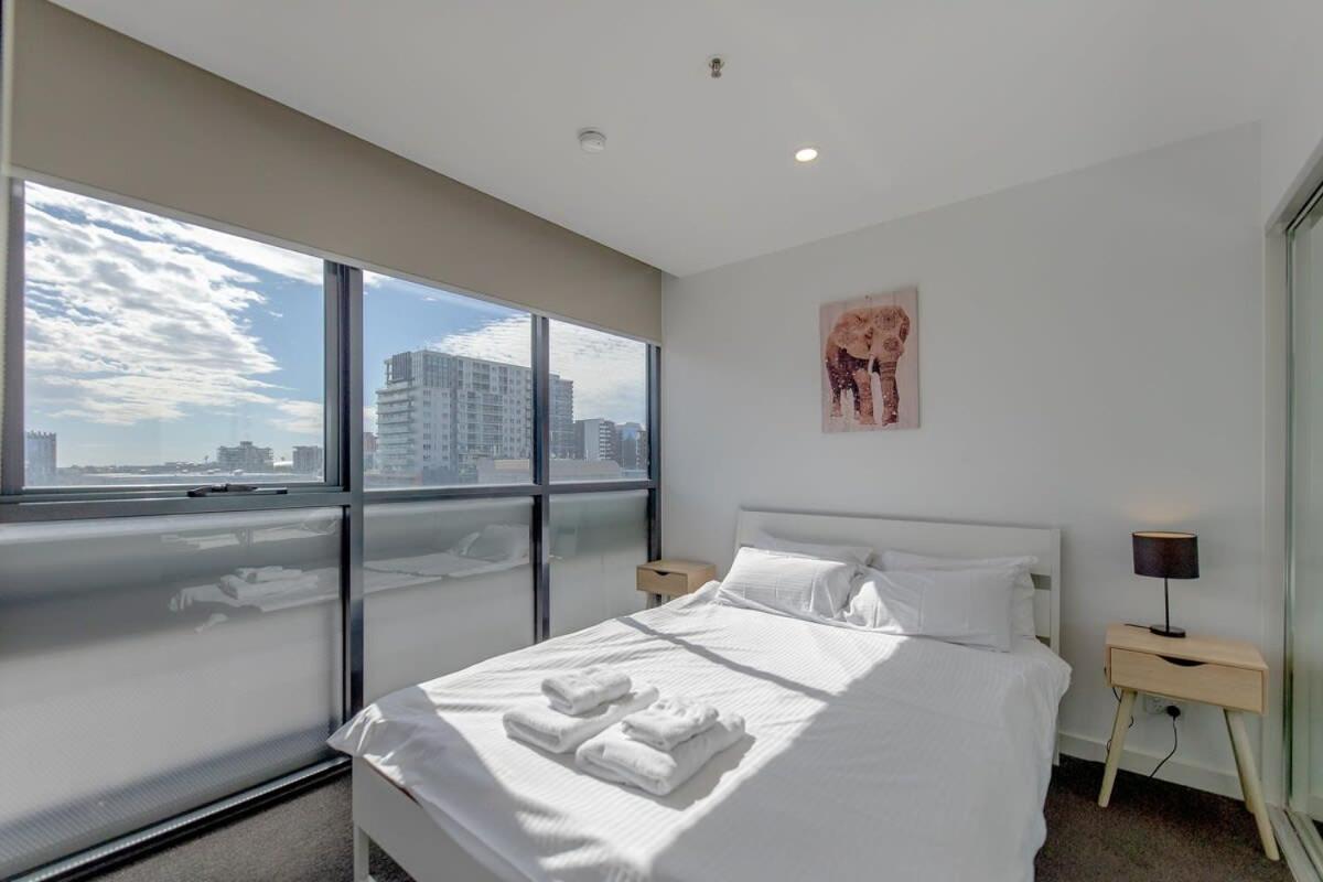 Apartment Walk To Market Parking Gym&pool View *