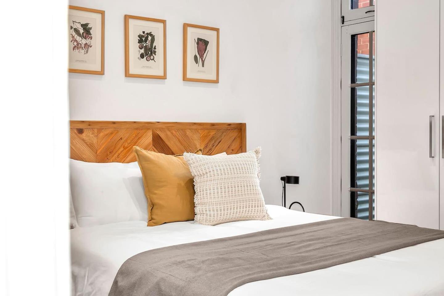 'the Cosy Corner' Classic Haven With Modern Comforts *