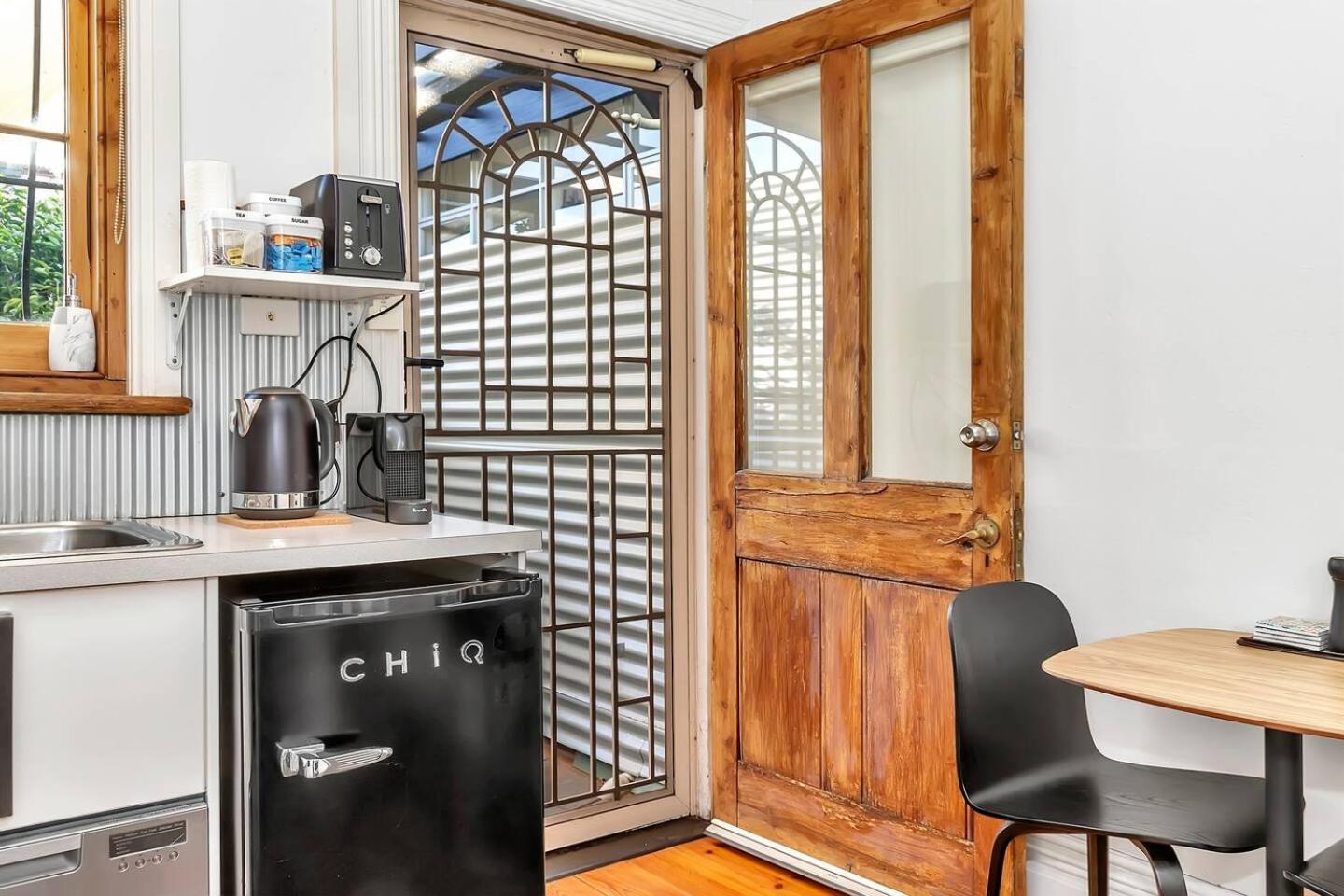 'the Cosy Corner' Classic Haven With Modern Comforts Holiday home Adelaide