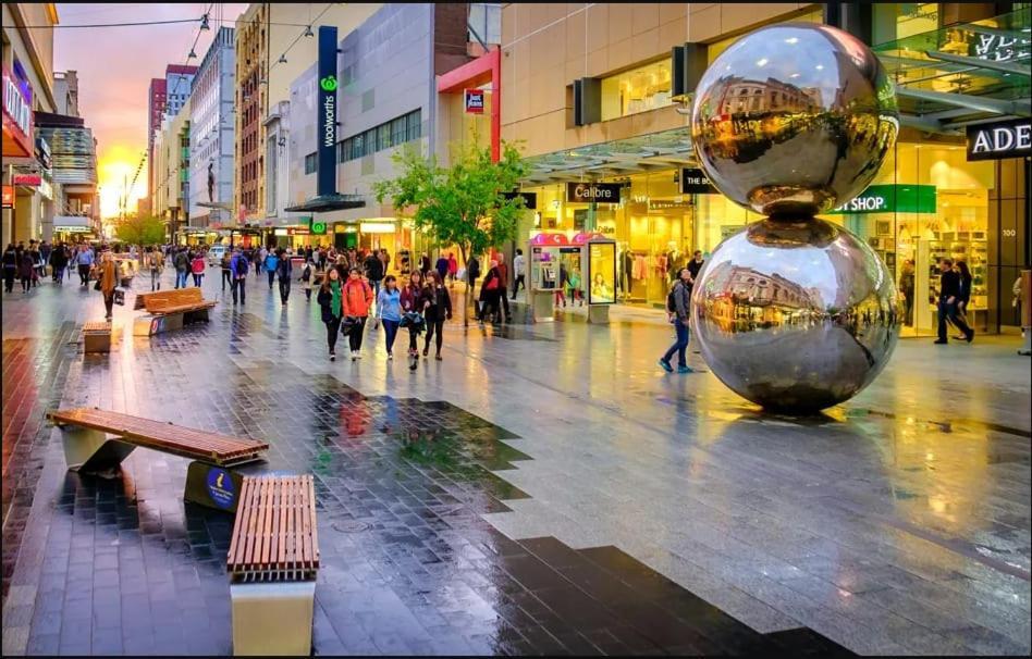Iconic On Vue With Free Parking Pool Gym Cbd Apartment