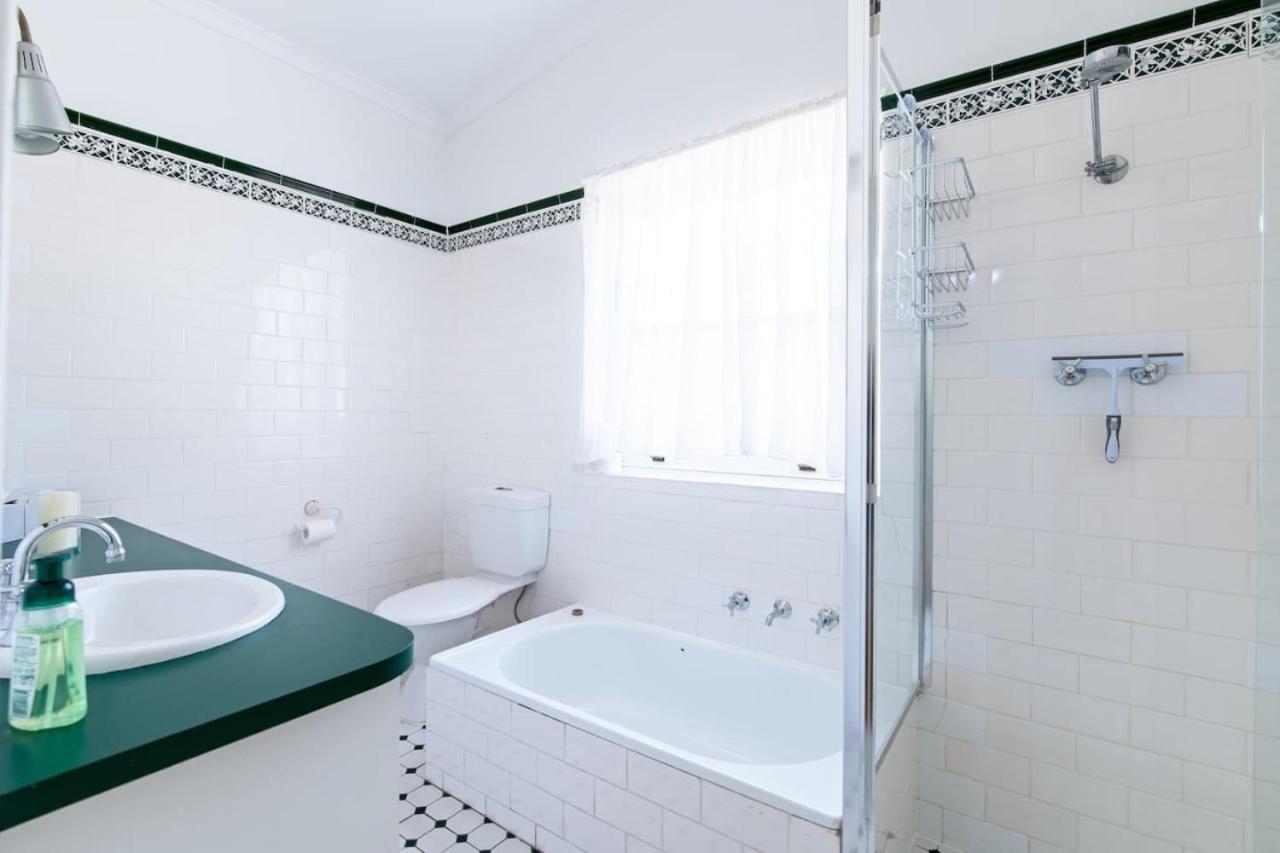 Holiday home Charming 3-bedroom Sandstone Haven With Free Wine Adelaide