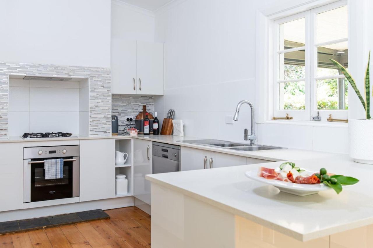 Charming 3-bedroom Sandstone Haven With Free Wine Adelaide