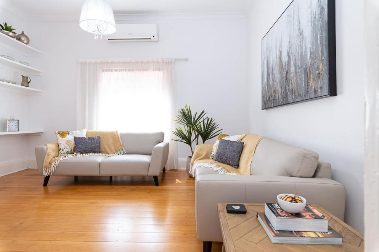 Holiday home Charming 3-bedroom Sandstone Haven With Free Wine *