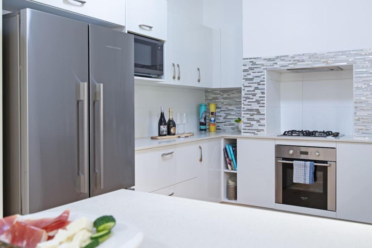 Charming 3-bedroom Sandstone Haven With Free Wine Holiday home Adelaide