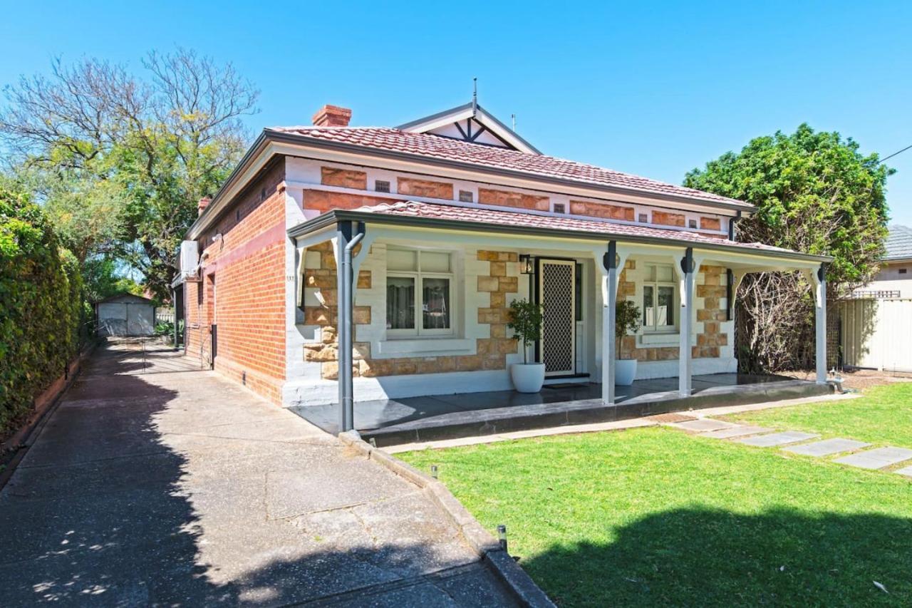 Charming 3-bedroom Sandstone Haven With Free Wine Holiday home