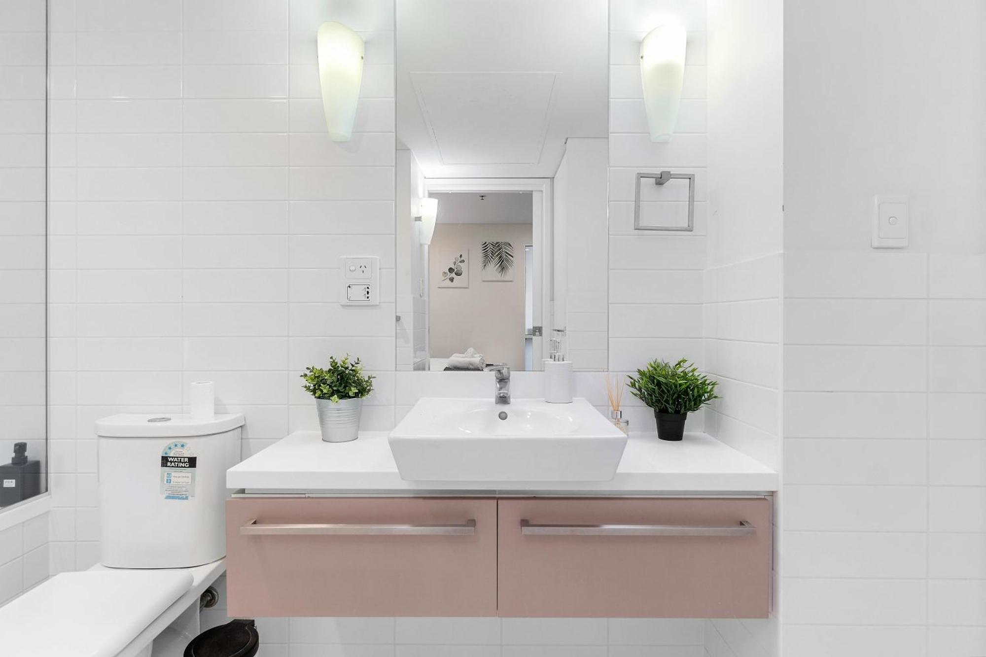 Apartment 1br Retreat In The Heart Of North Terrace Wifi Adelaide