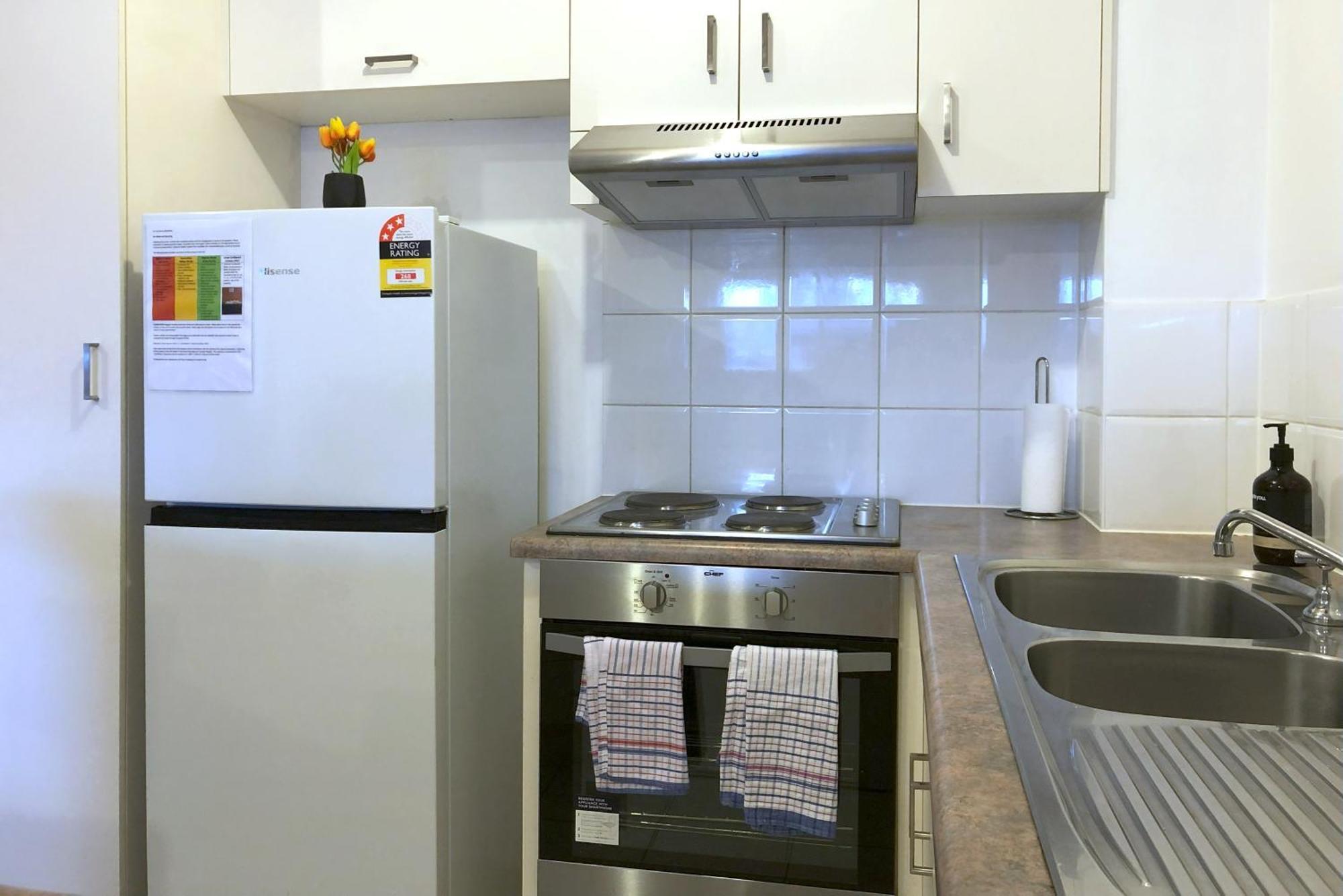 Big Free Wifi Gated Parking Aircon Holiday home
