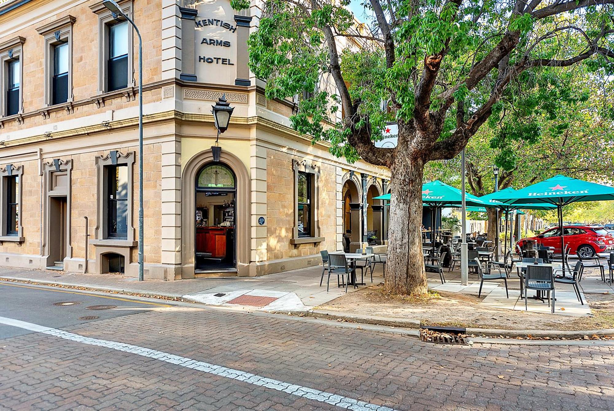 Stylish Home, Family - Walk To Pub,cafes, 1km Cbd! Adelaide