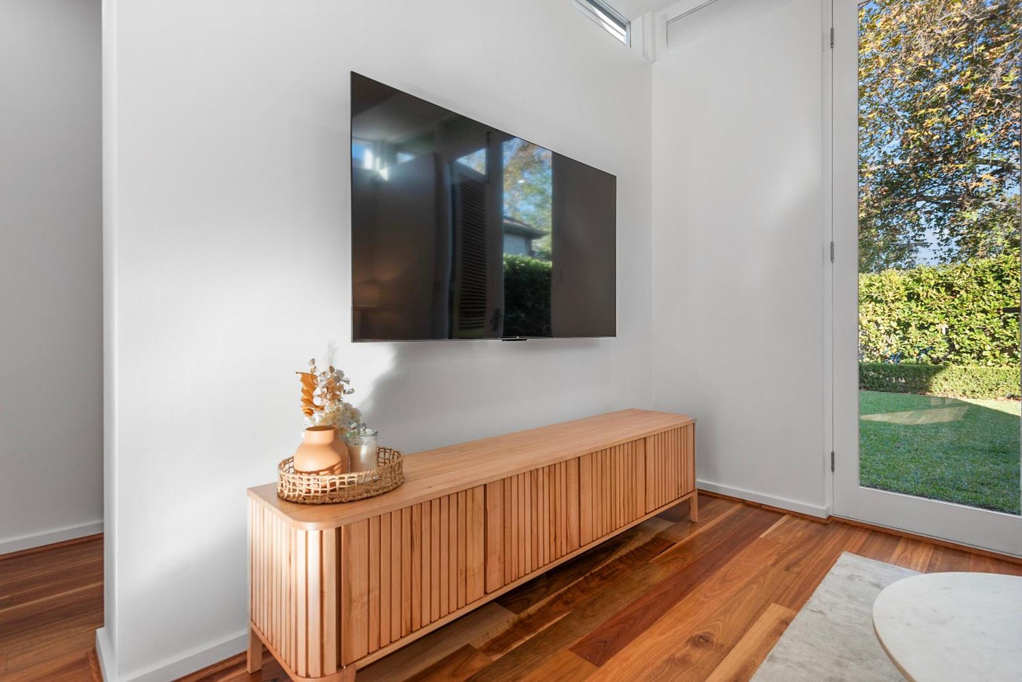 Holiday home Stylish Home, Family - Walk To Pub,cafes, 1km Cbd!
