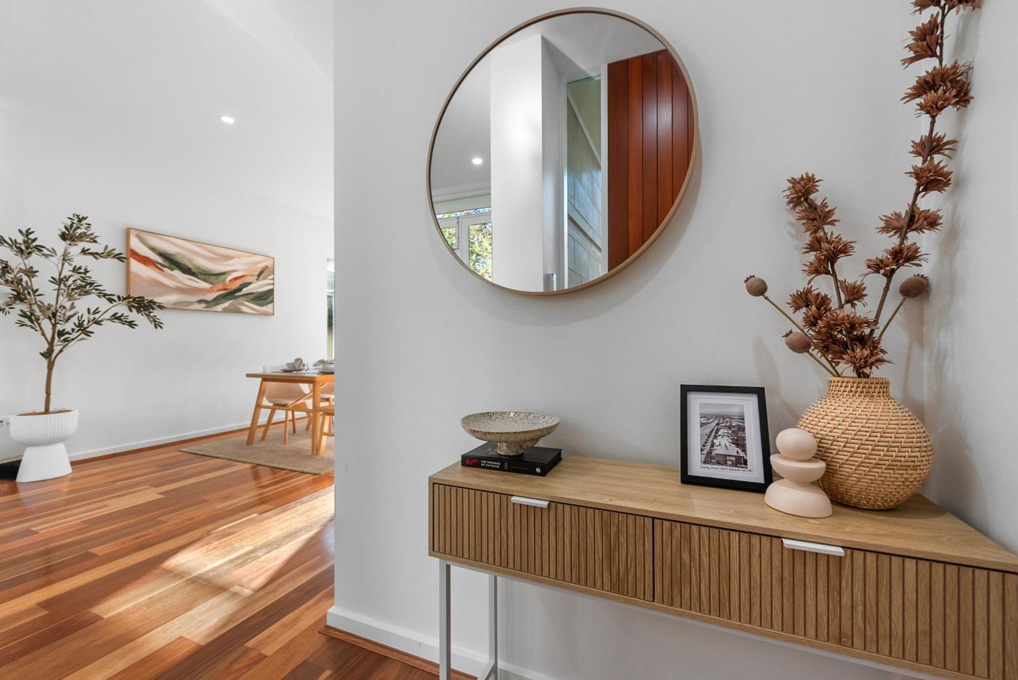Holiday home Stylish Home, Family - Walk To Pub,cafes, 1km Cbd! *