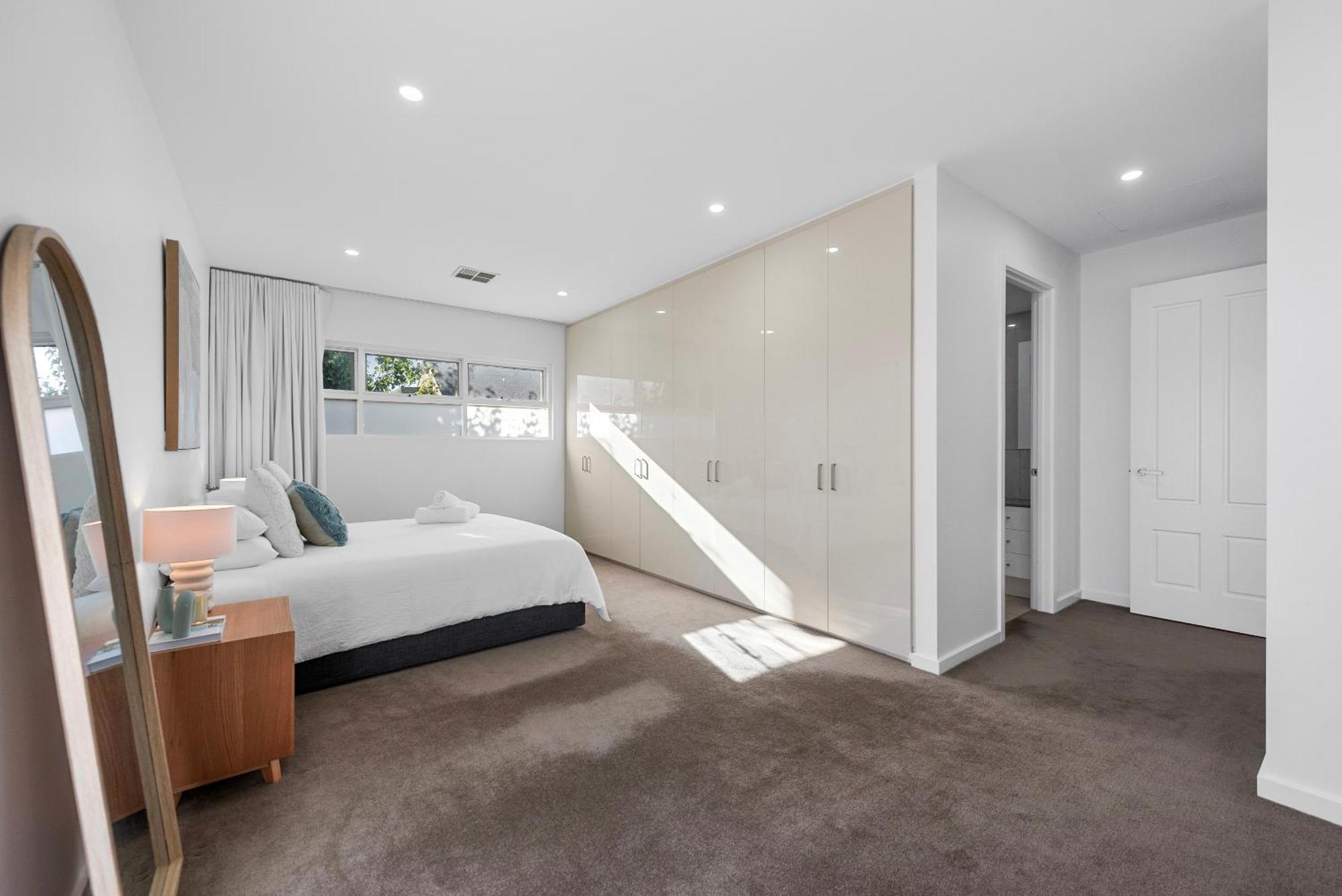 Stylish Home, Family - Walk To Pub,cafes, 1km Cbd!