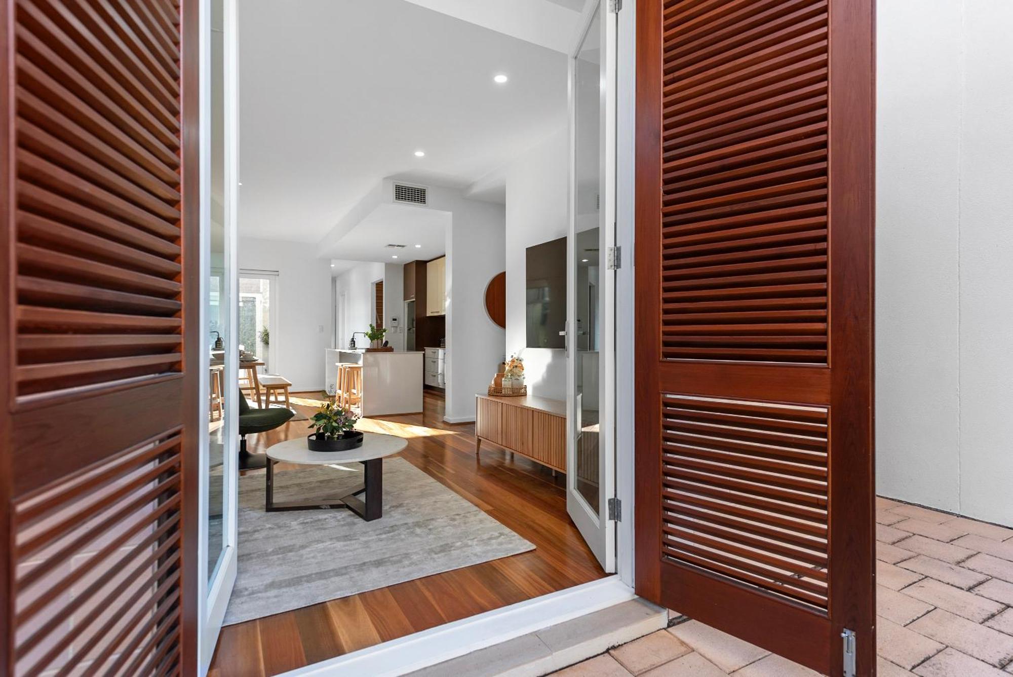 Stylish Home, Family - Walk To Pub,cafes, 1km Cbd! Holiday home *