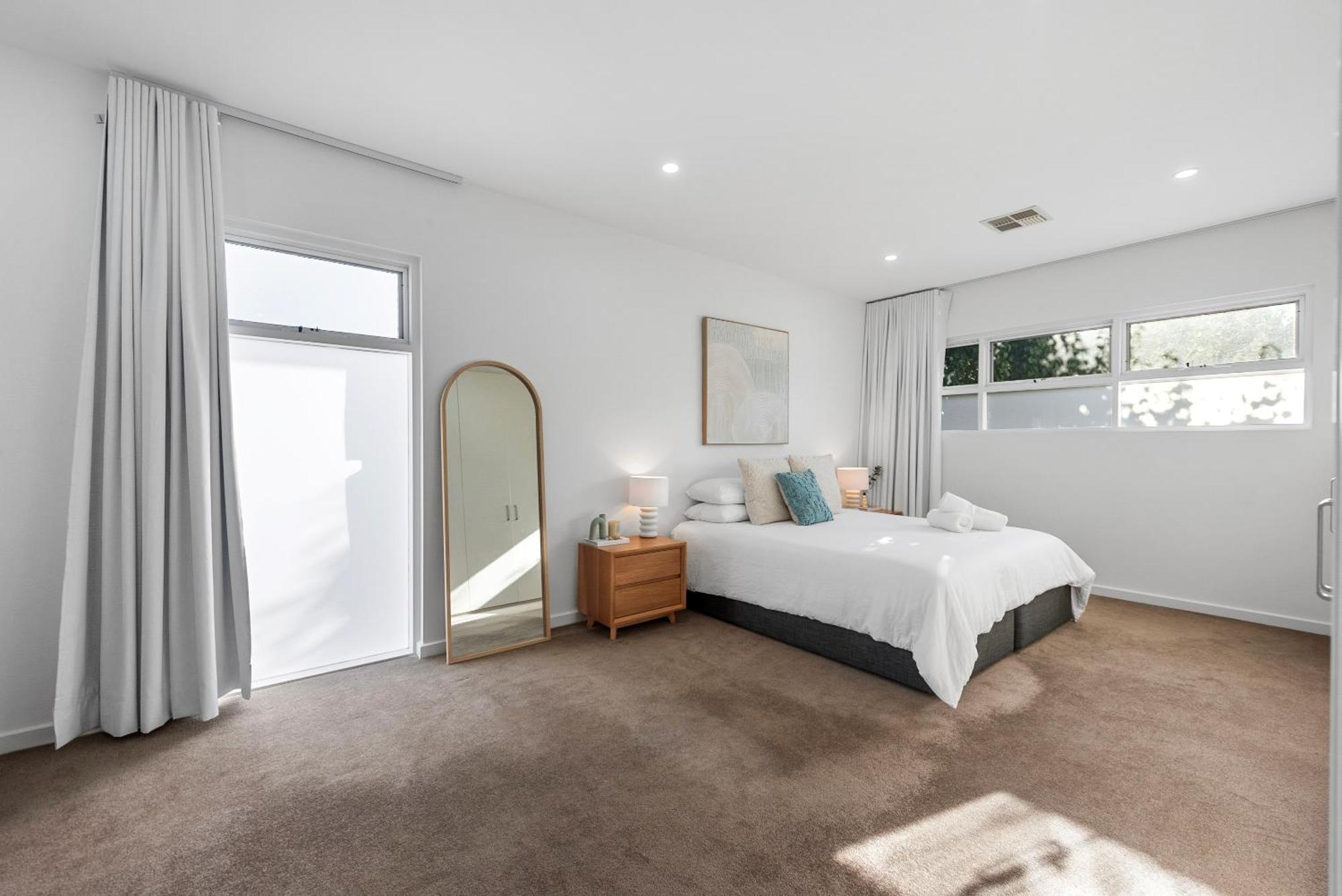 Stylish Home, Family - Walk To Pub,cafes, 1km Cbd! Adelaide