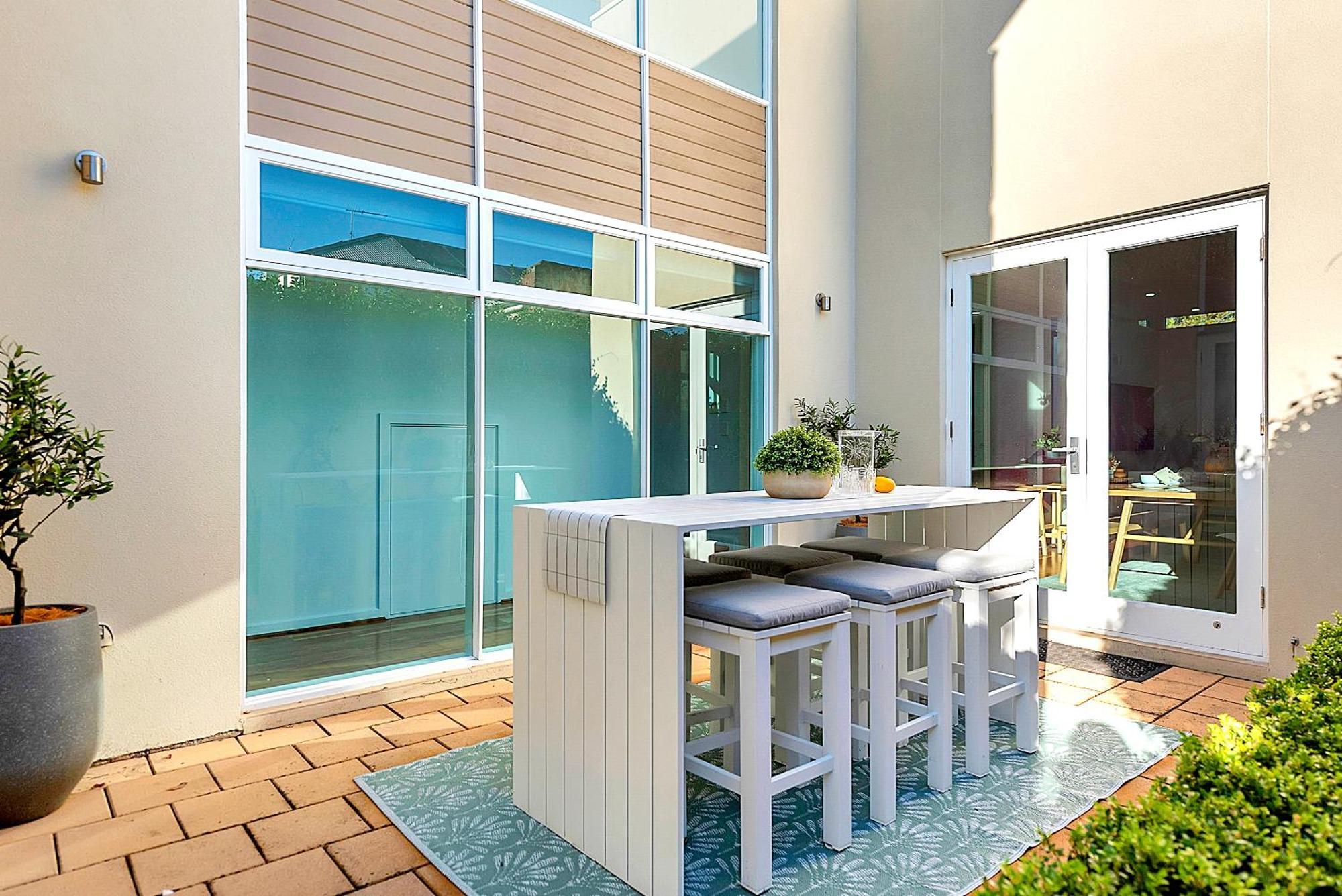 Stylish Home, Family - Walk To Pub,cafes, 1km Cbd!