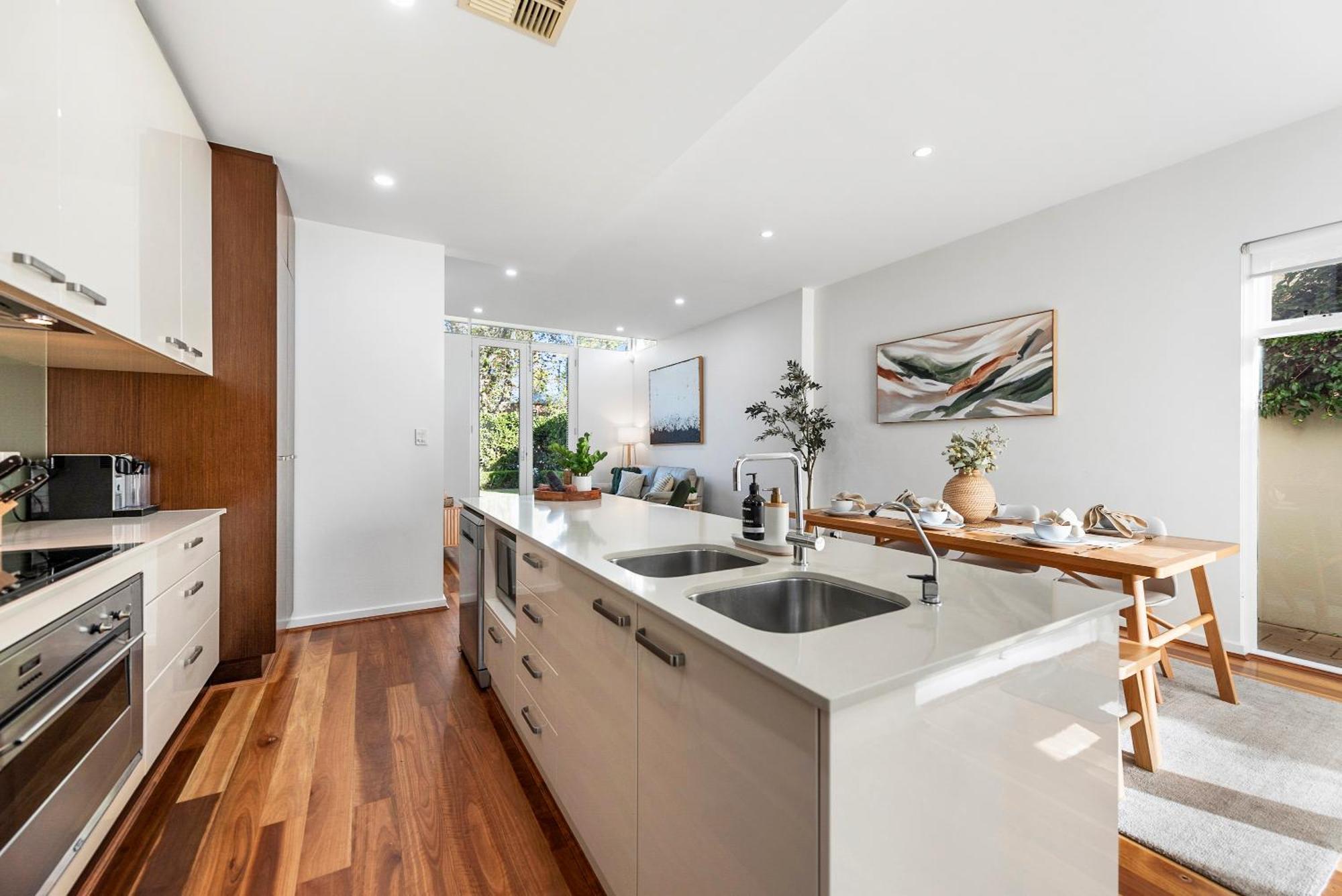 Stylish Home, Family - Walk To Pub,cafes, 1km Cbd! Holiday home Adelaide