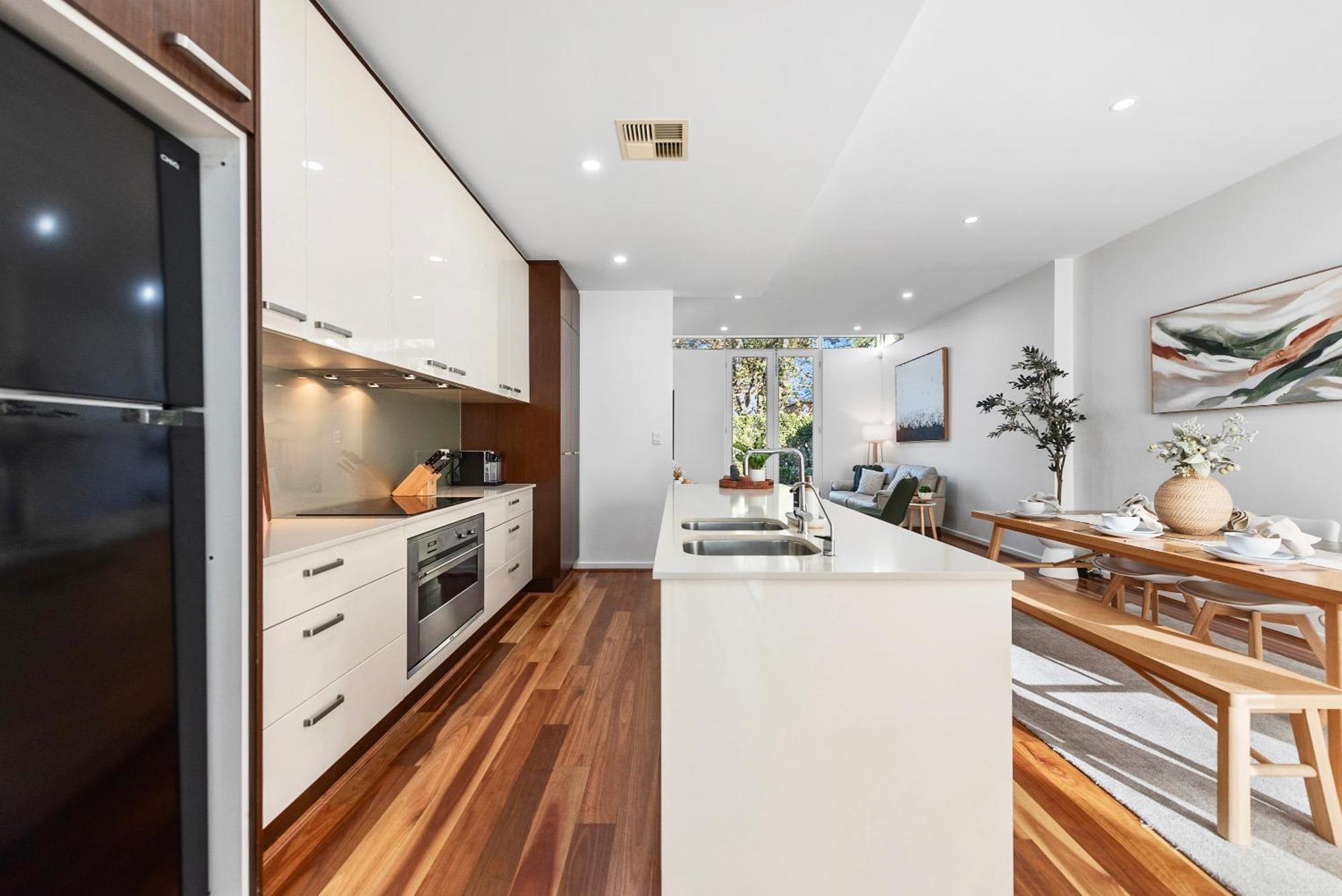 Stylish Home, Family - Walk To Pub,cafes, 1km Cbd!