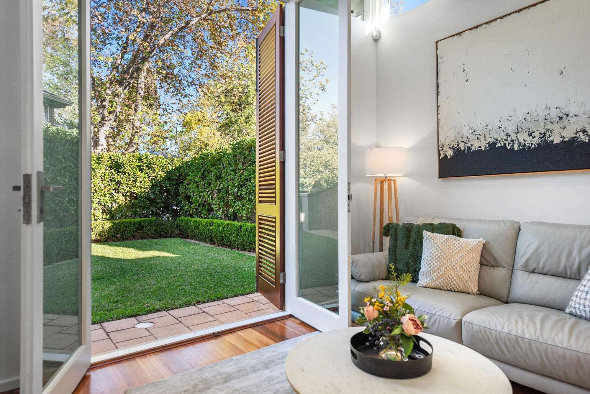 Stylish Home, Family - Walk To Pub,cafes, 1km Cbd! Holiday home Adelaide