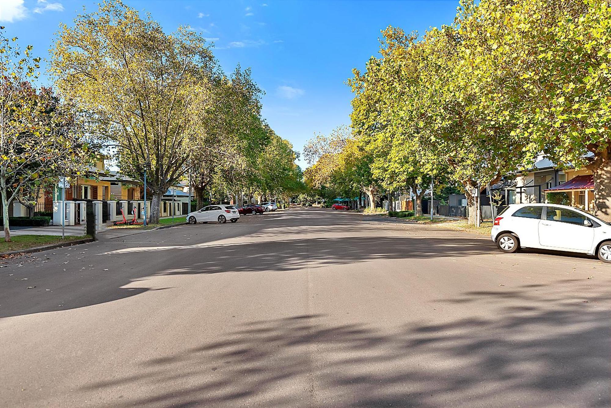 Stylish Home, Family - Walk To Pub,cafes, 1km Cbd! Holiday home Adelaide