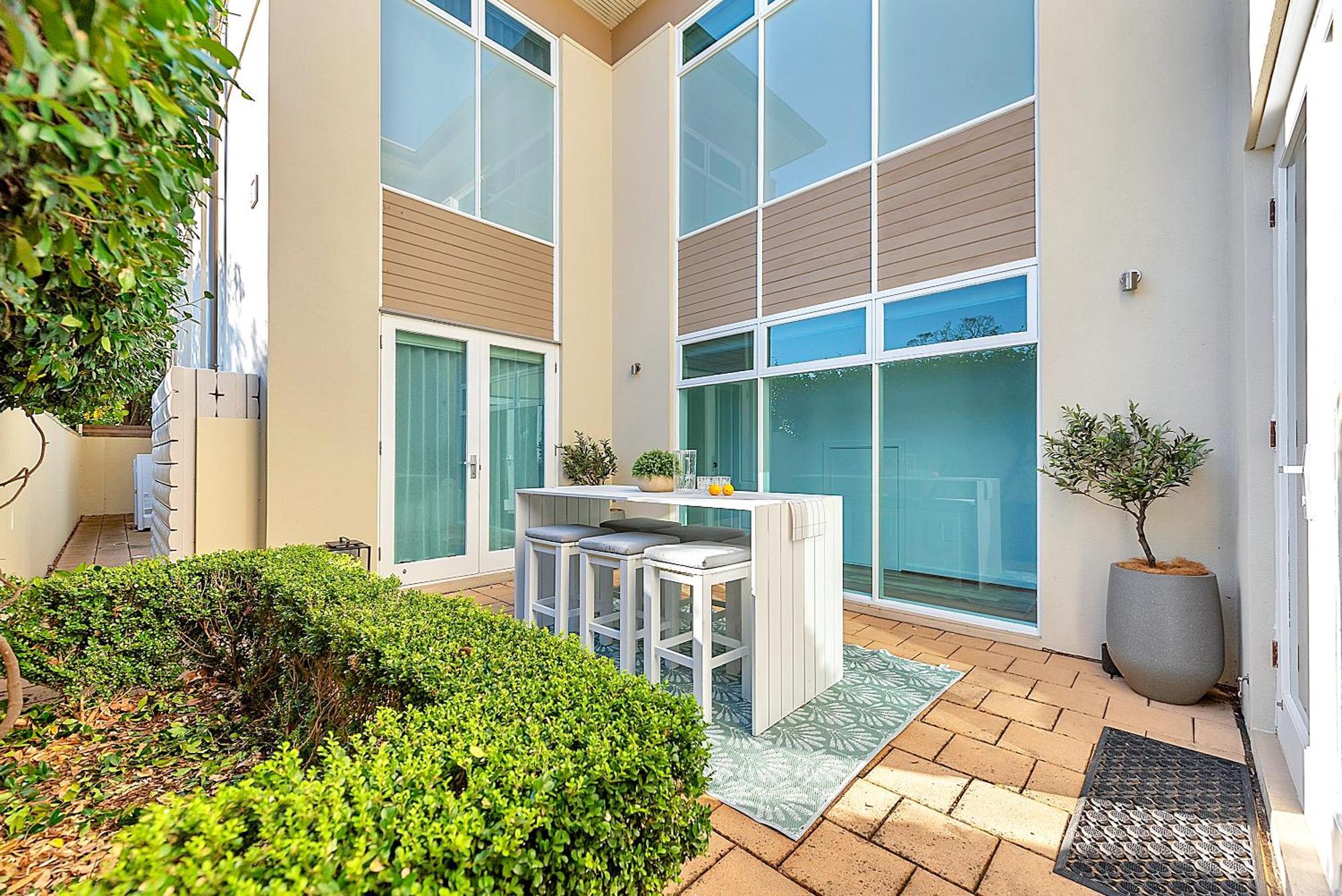 Stylish Home, Family - Walk To Pub,cafes, 1km Cbd! Holiday home