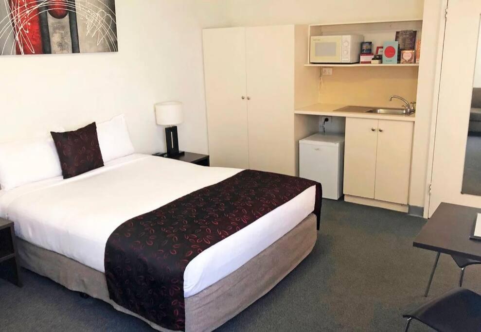 Apartment 259 Gouger Unit 105 *