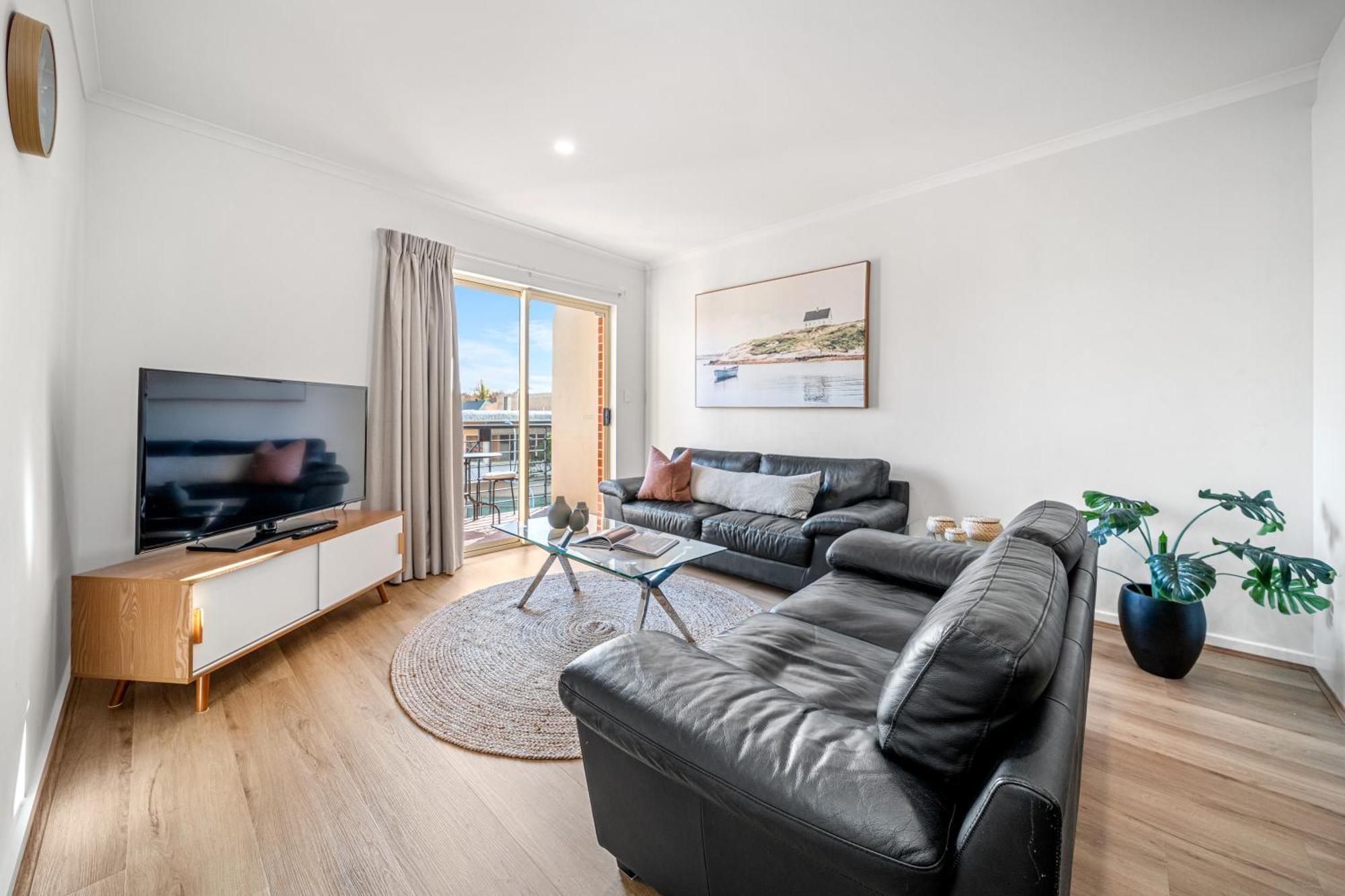 Apartment In The Midst On Melbourne Adelaide