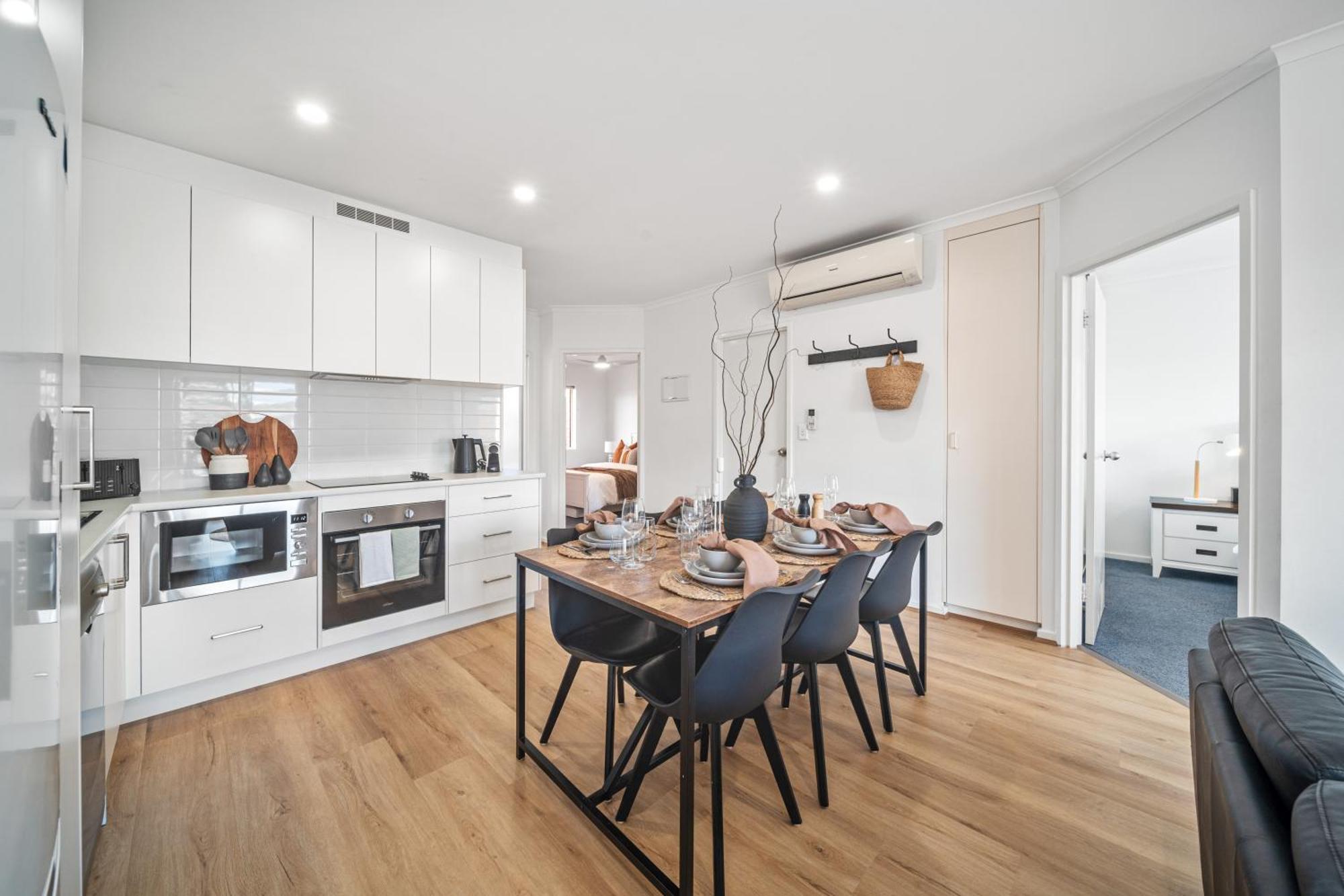 In The Midst On Melbourne Apartment *