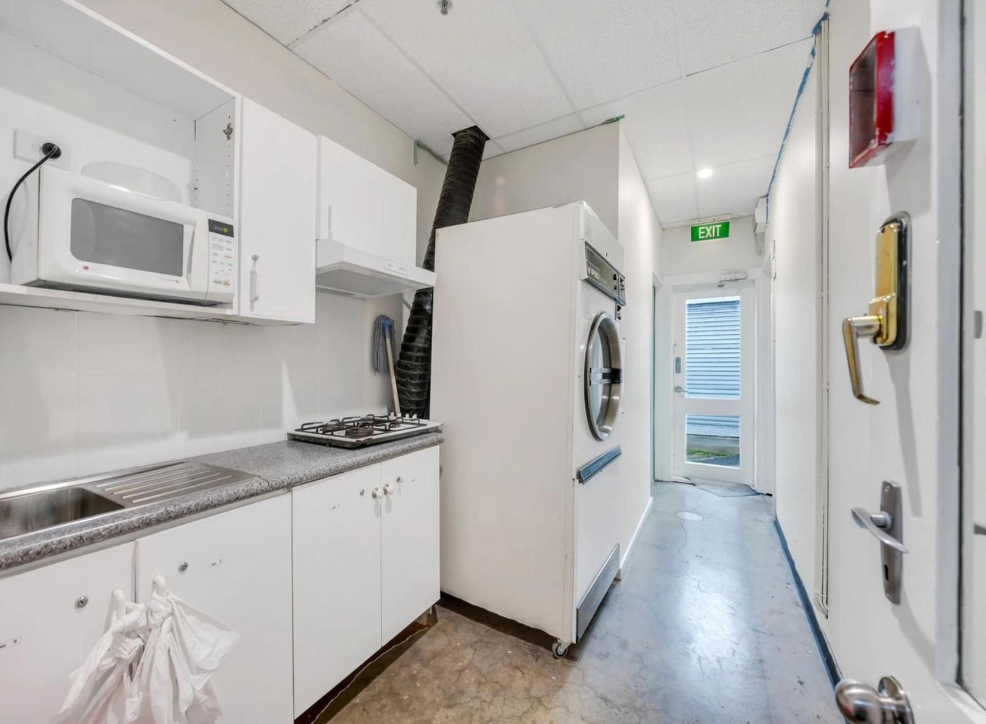 Studio B - Wright Hostel *