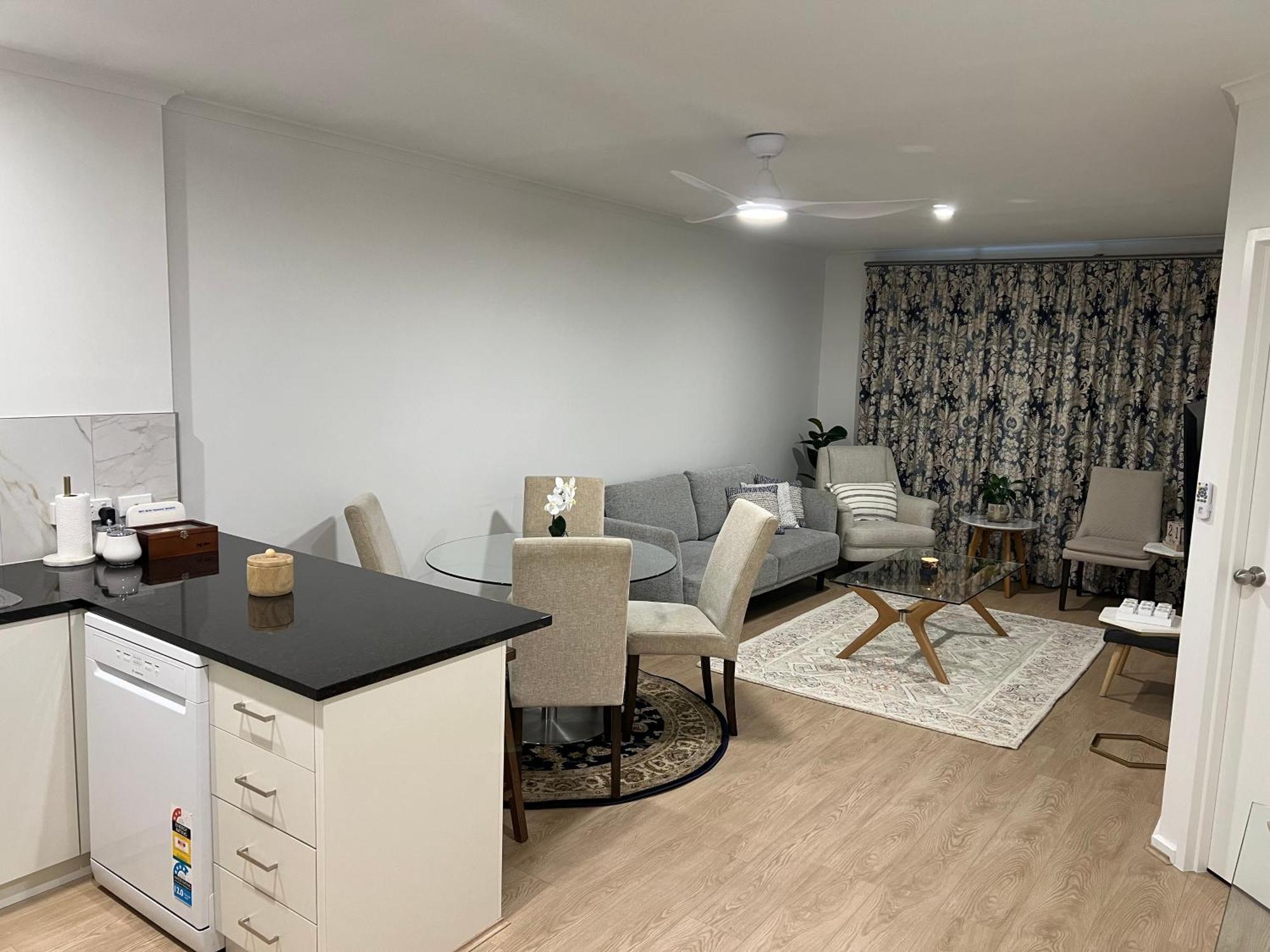 - 3br, 2bath & Carpark Adelaide