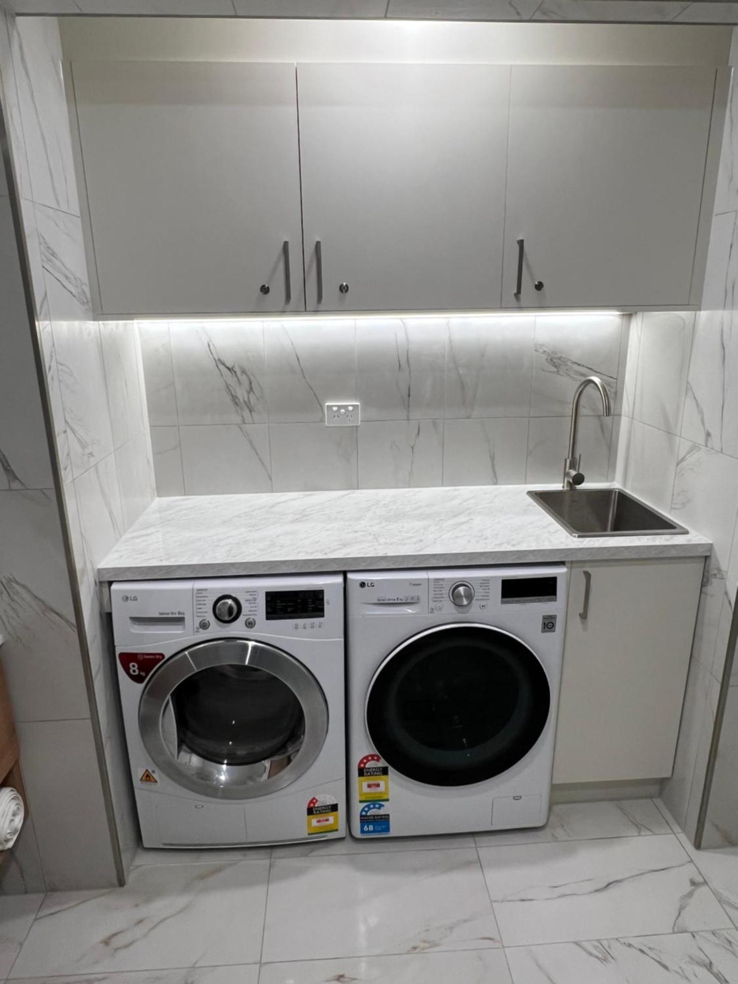 - 3br, 2bath & Carpark Apartment Adelaide