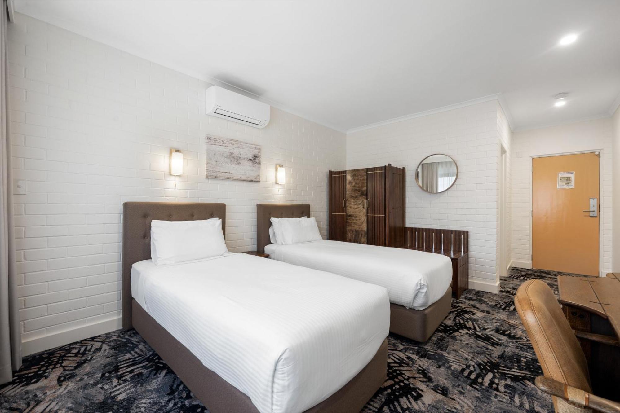 Western Airport 4*
