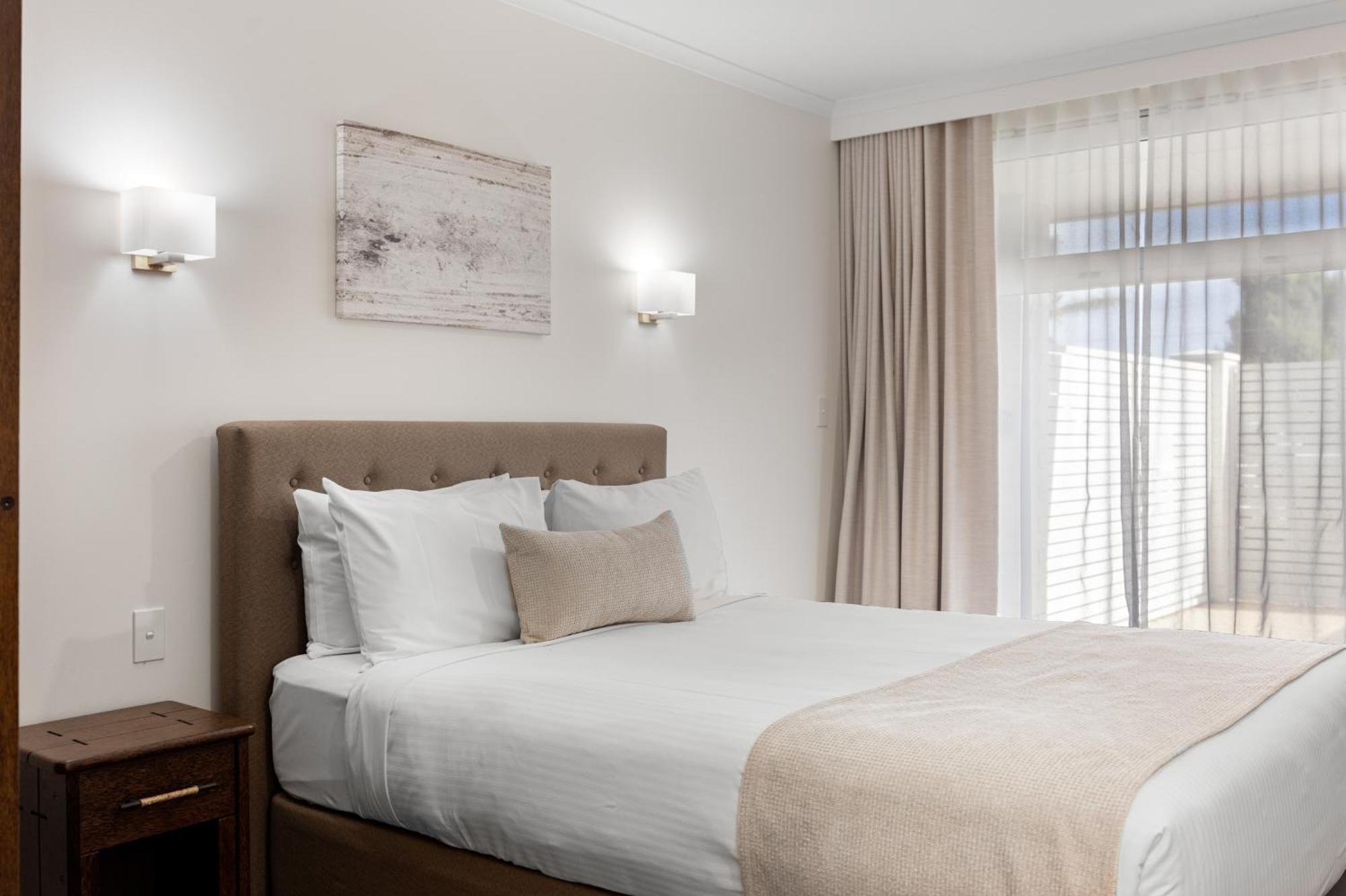 Hotel Western Airport 4*