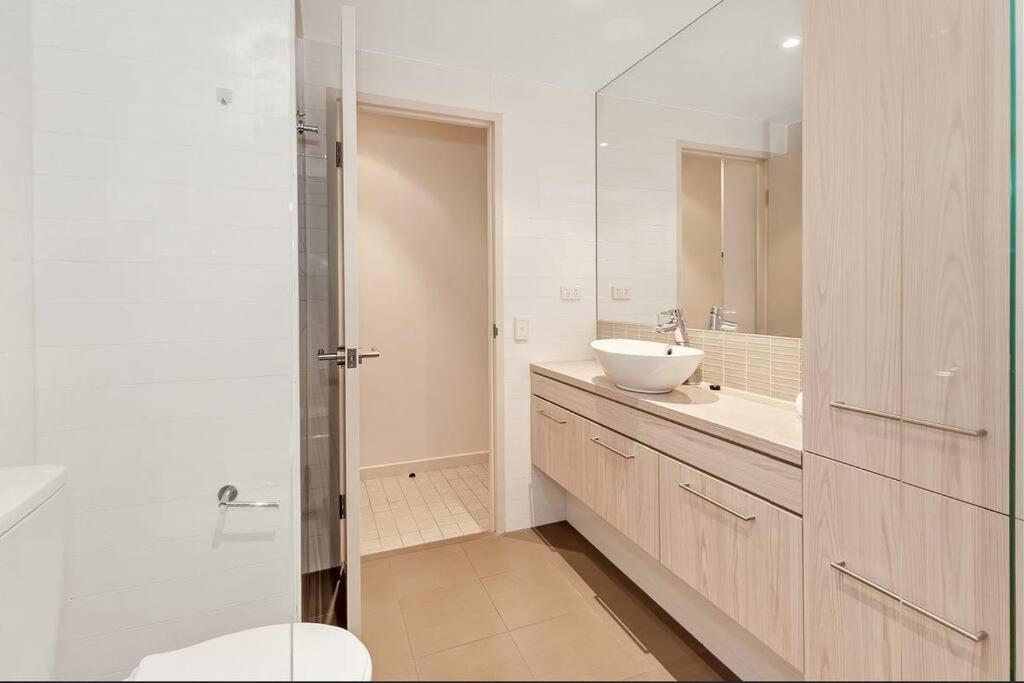 Lovely 1br On Morphett With Pool & Wi-fi Apartment Adelaide
