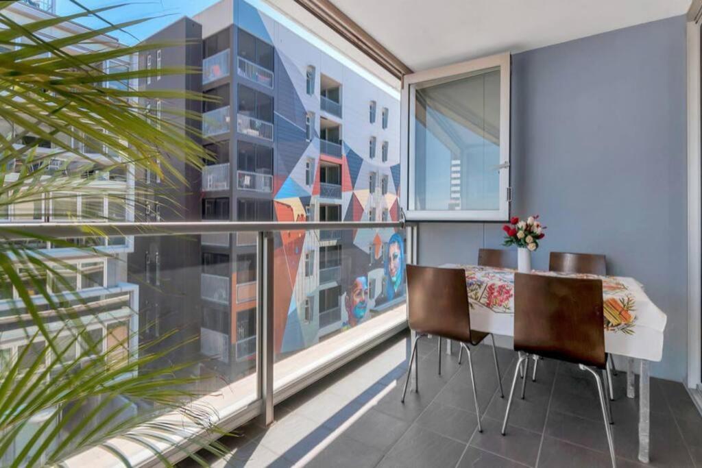 Lovely 1br On Morphett With Pool & Wi-fi Apartment *