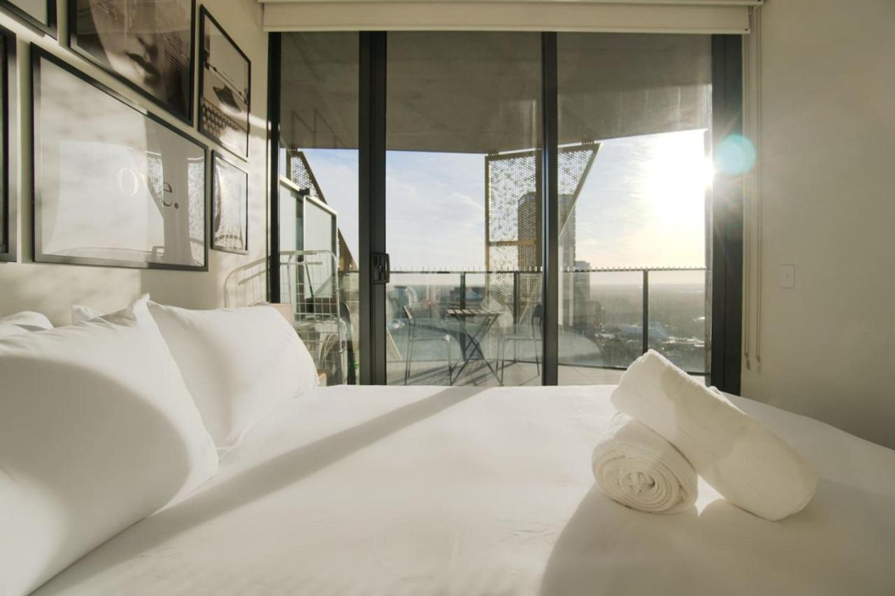 Elegant New In Vibrant Rundle Mall Apartment *