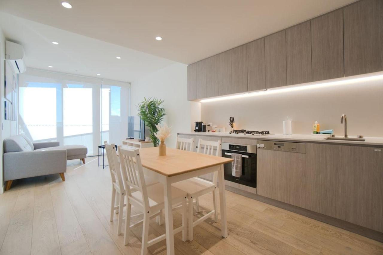 Elegant New In Vibrant Rundle Mall Apartment *