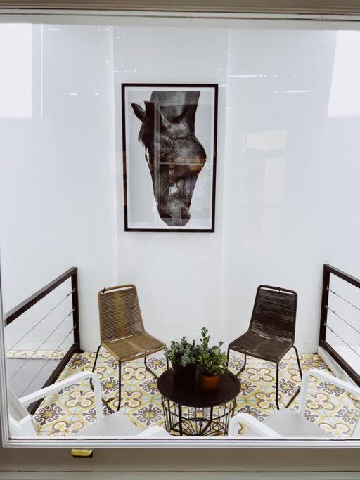 Manhattan Style 3 Story Luxury In St Peters *