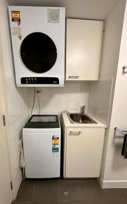 Apartment 2 Bedrooms In Cbd With Balcony Adelaide