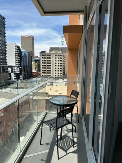 Apartment Modern One Bedroom At Morphett Street *